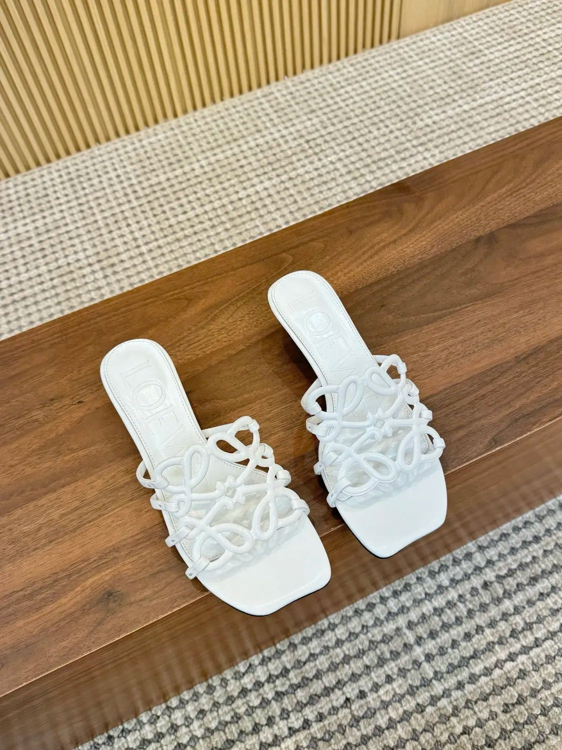 Z2Q55A33 Popular  leather Slippers