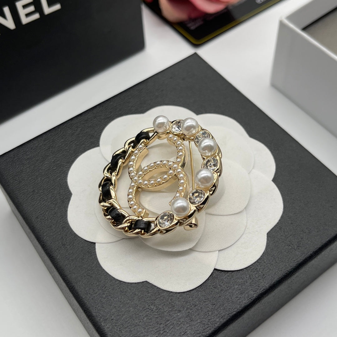 X1ZC893    Popular Brooch