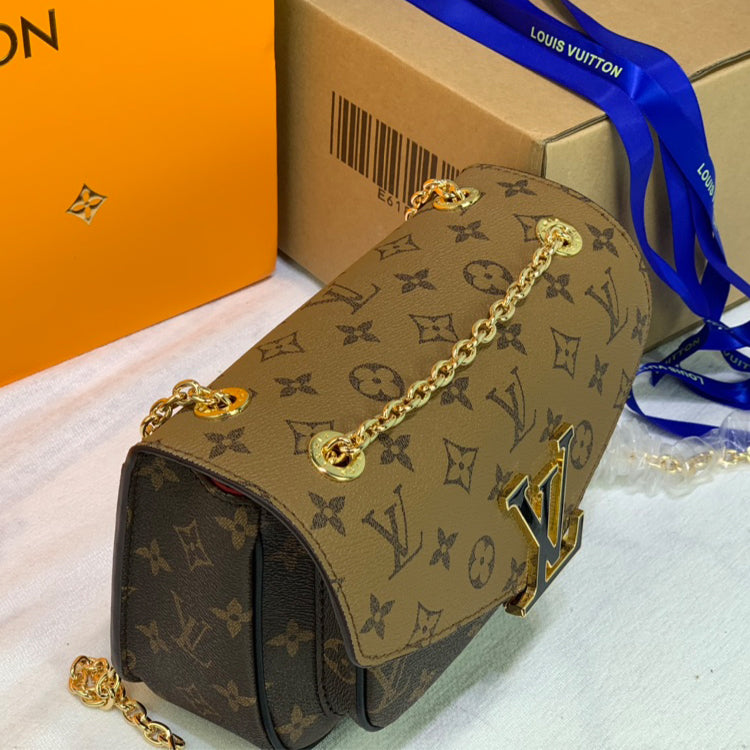 B1X51E113 Popular leather bag 
