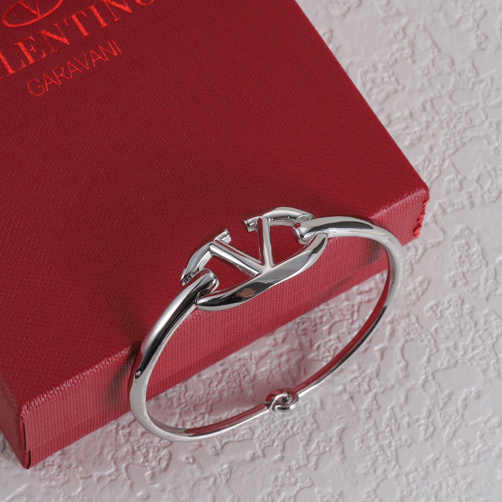 X1Z34VL354K  Popular Bracelets