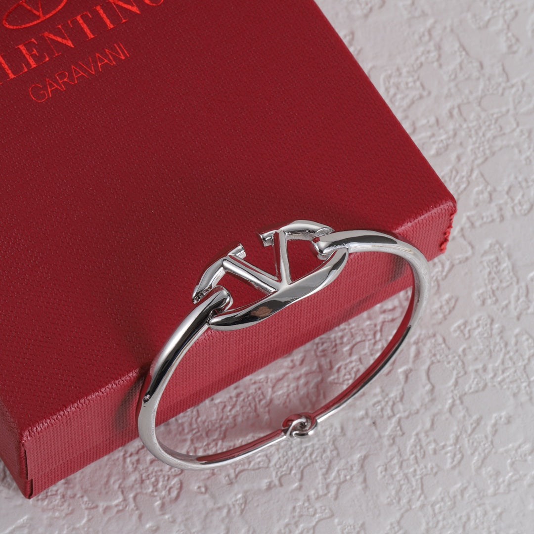 X1Z34VL354K  Popular Bracelets