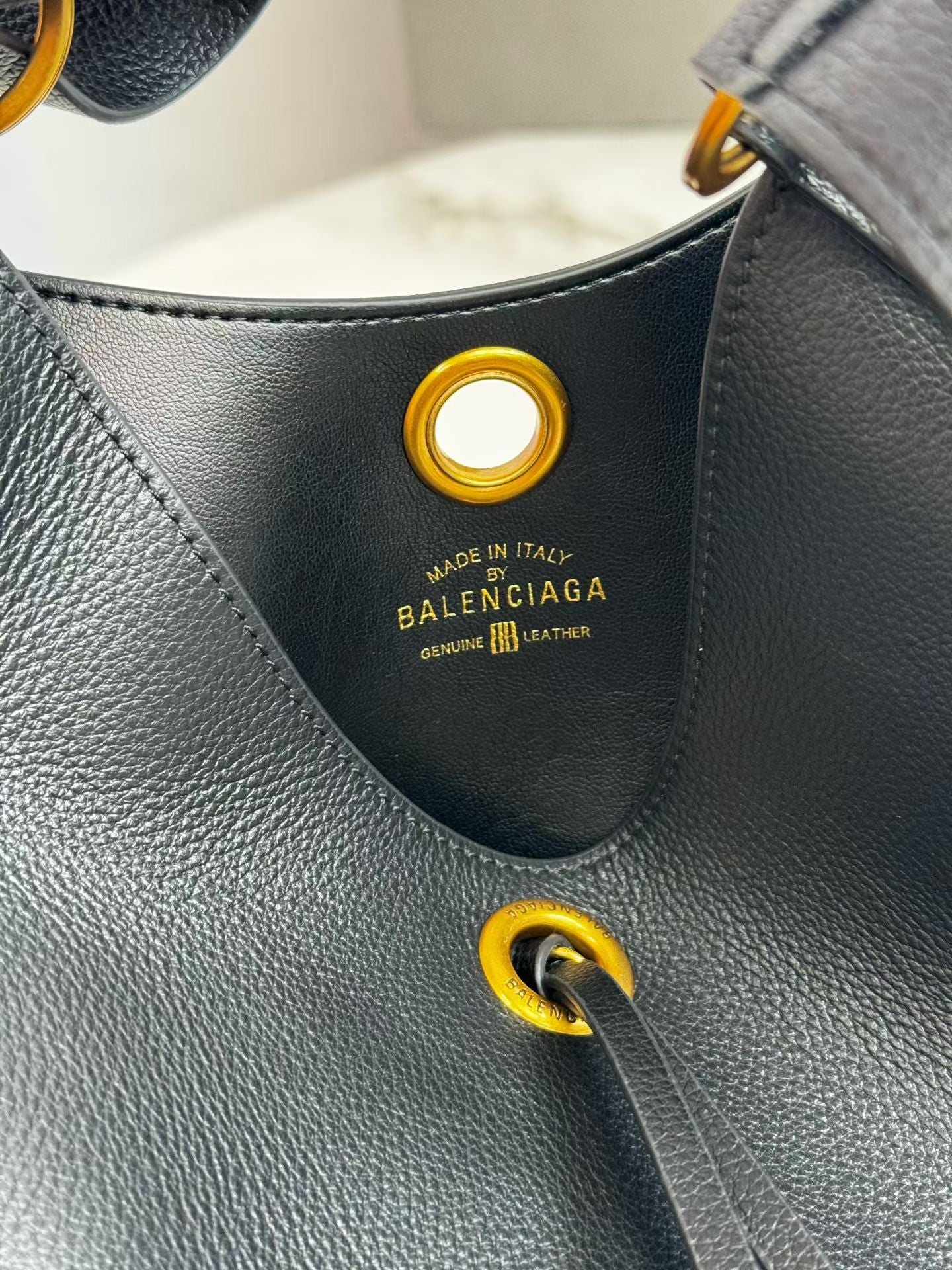 B1P46J144 Popular leather bags