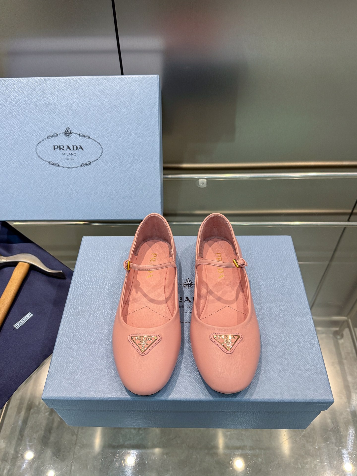 Z2Q105P381 Popular high-quality Shoes