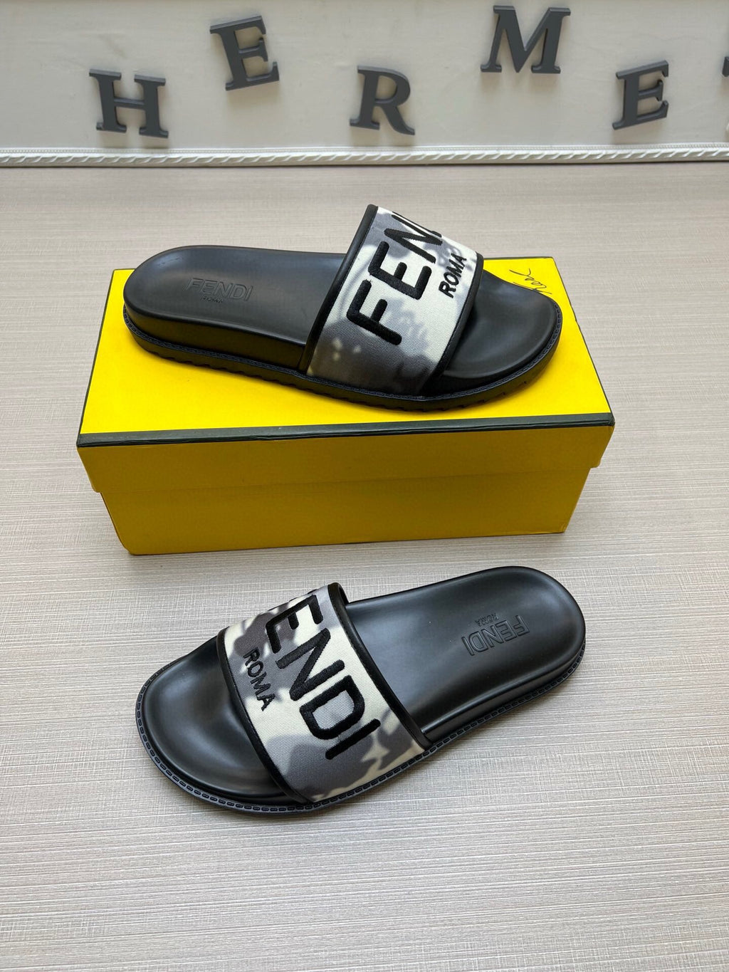 Z5ZF24 Popular slippers