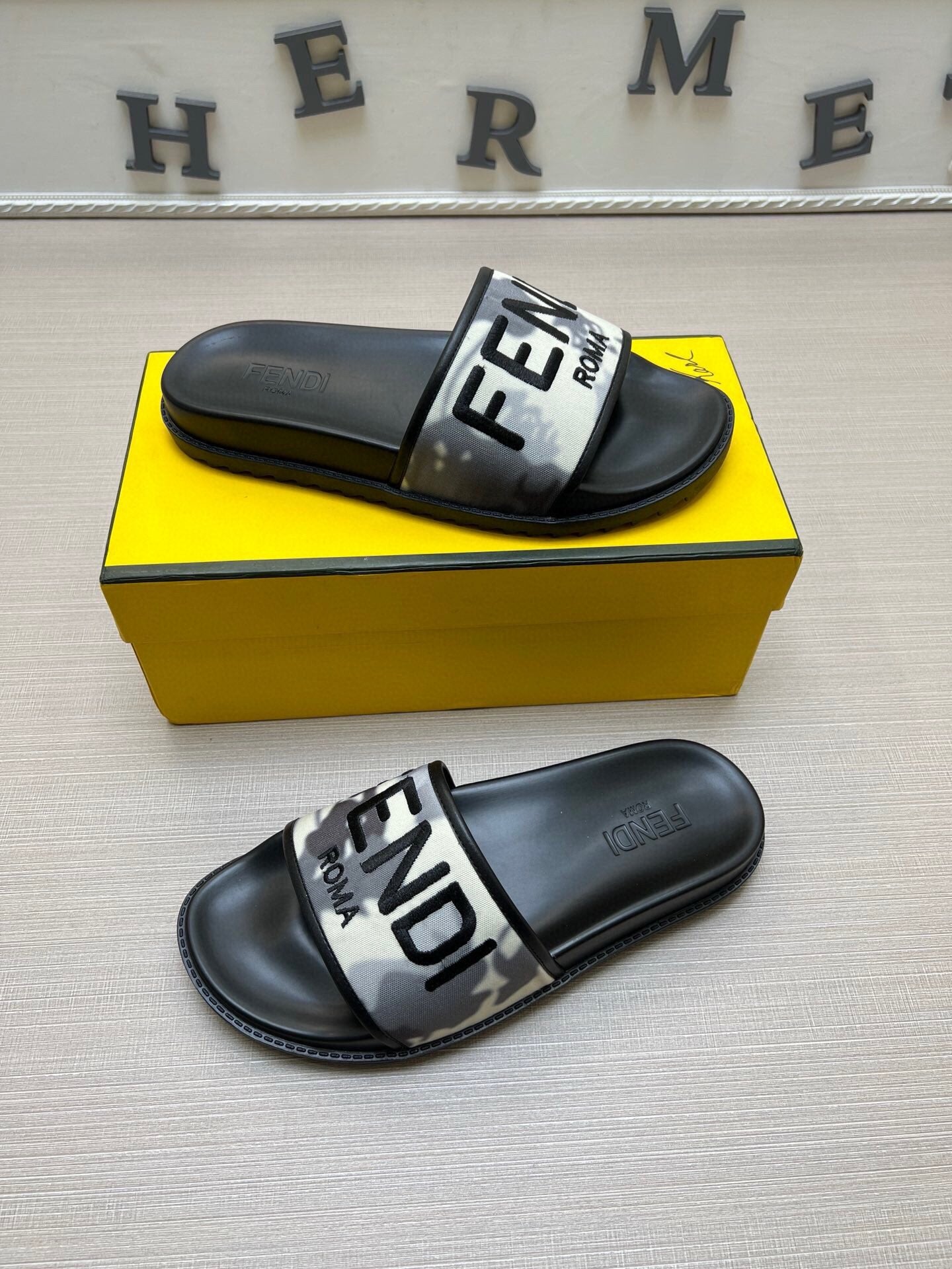 Z5ZF24 Popular slippers