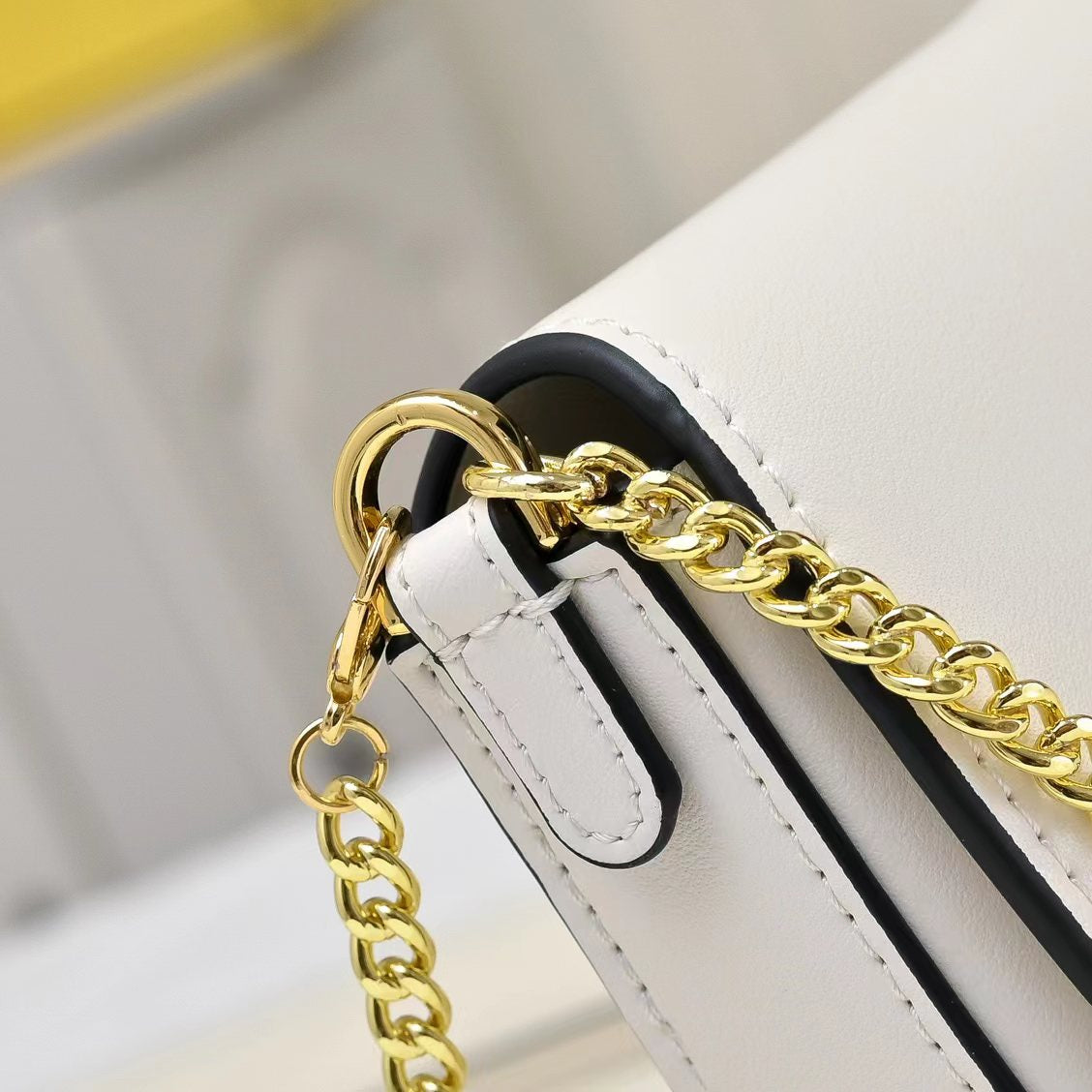B1R15F138 Popular leather bag