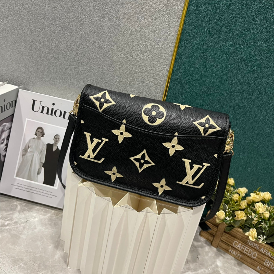 B12X44E318 Popular   leather bag 