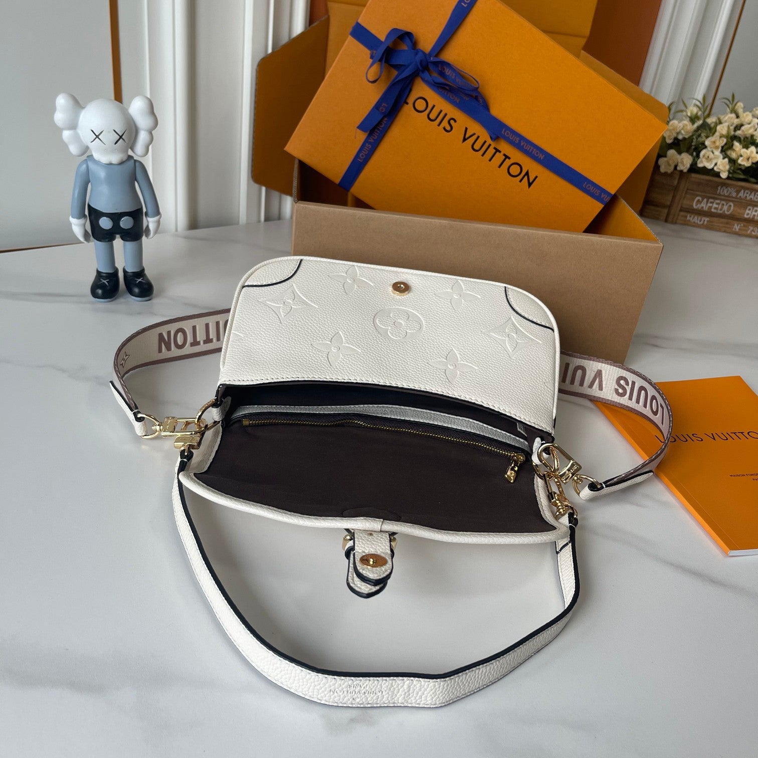 B1P36E38 Popular leather bag