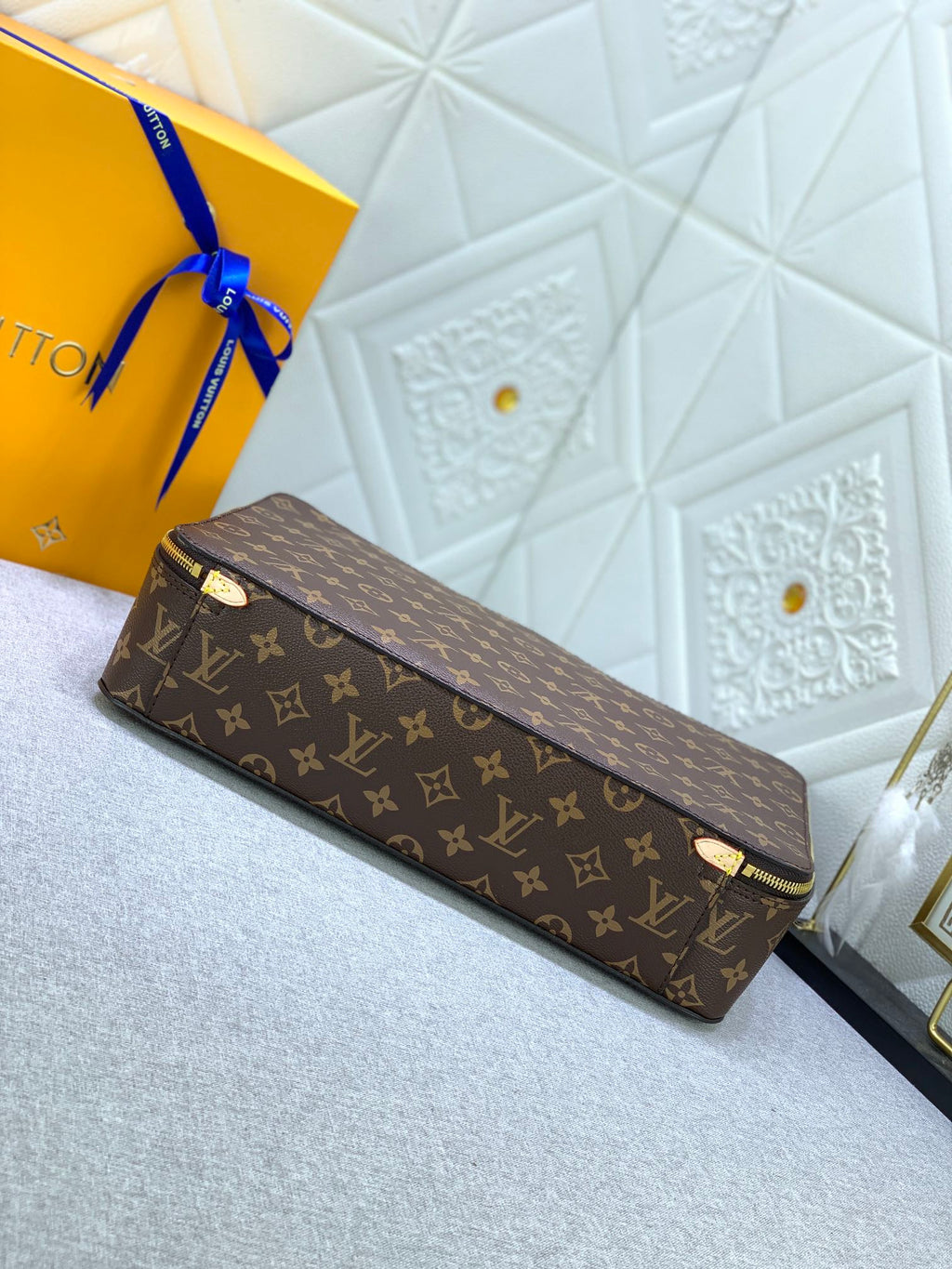 B1X34E272 Popular  leather bag 