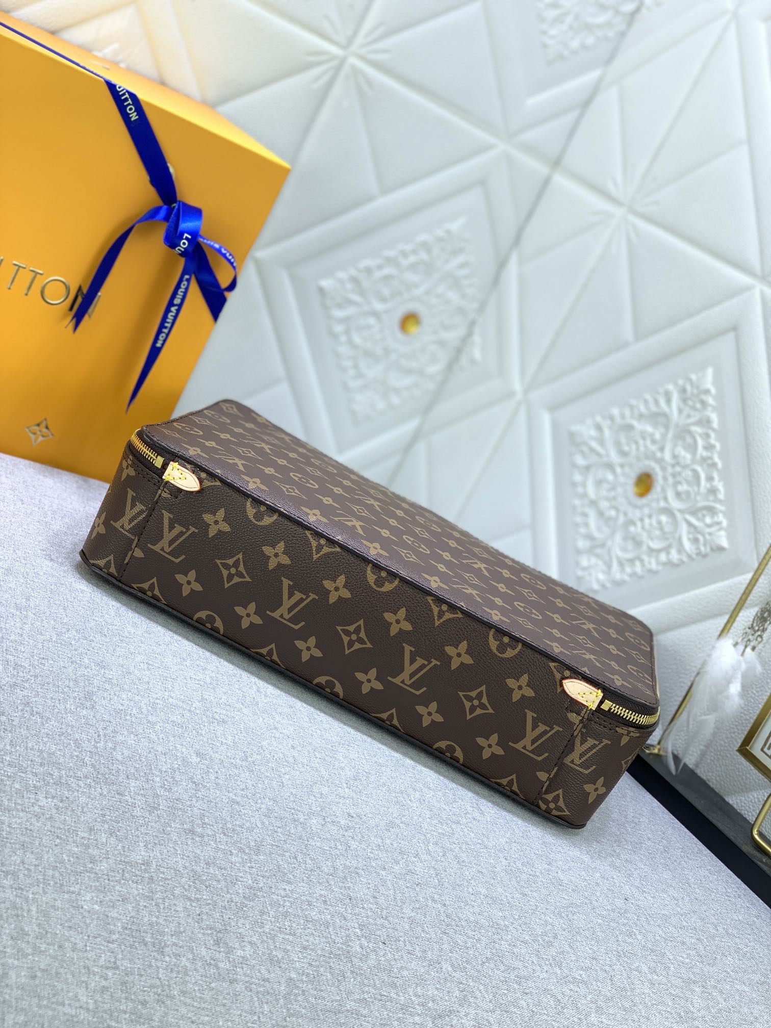 B1X34E272 Popular  leather bag 