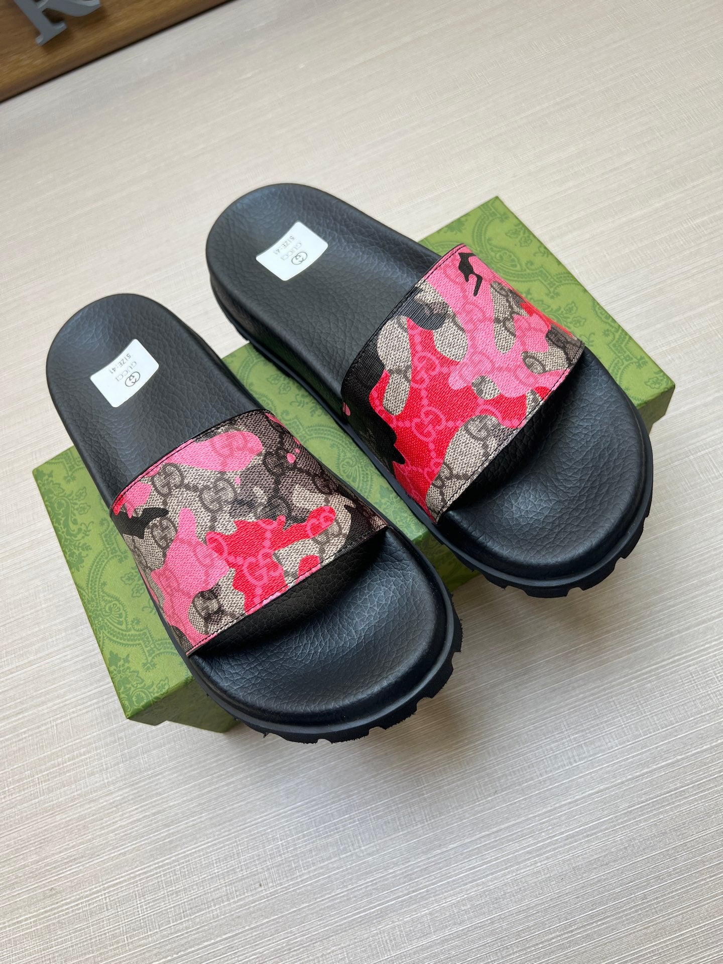 Z5X76B4 Popular slippers
