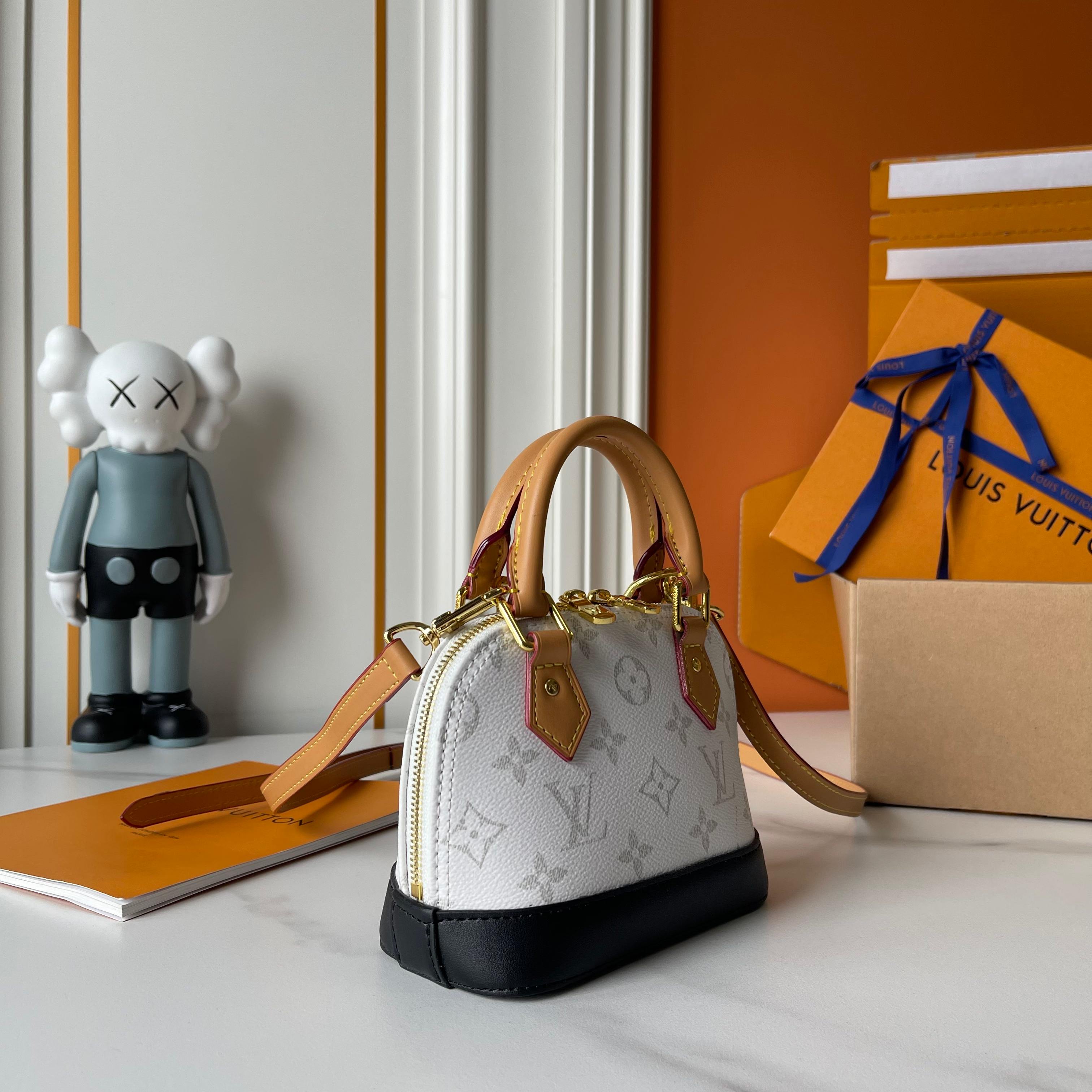 B1P46E101 Popular leather bag