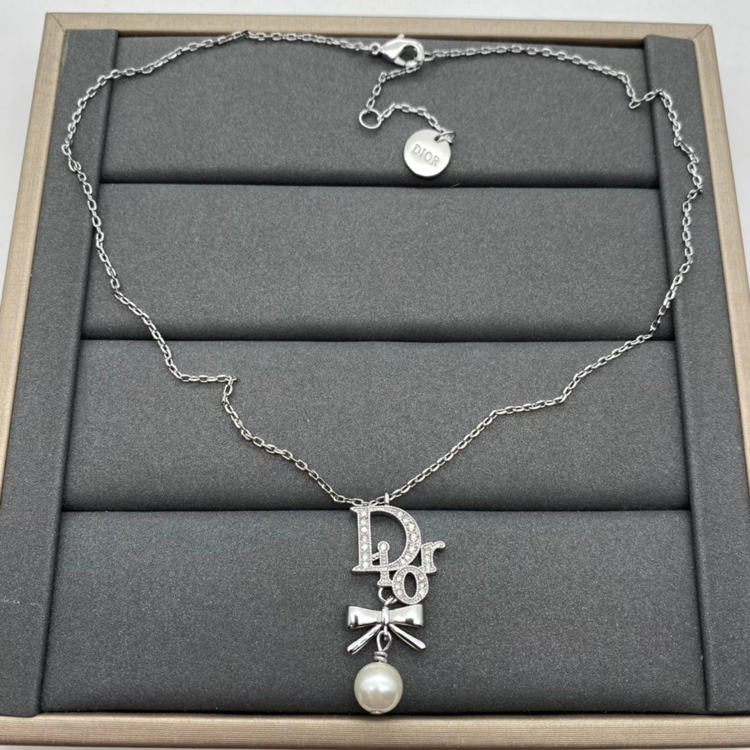 X1Q85D136X Popular Necklace. Earrings