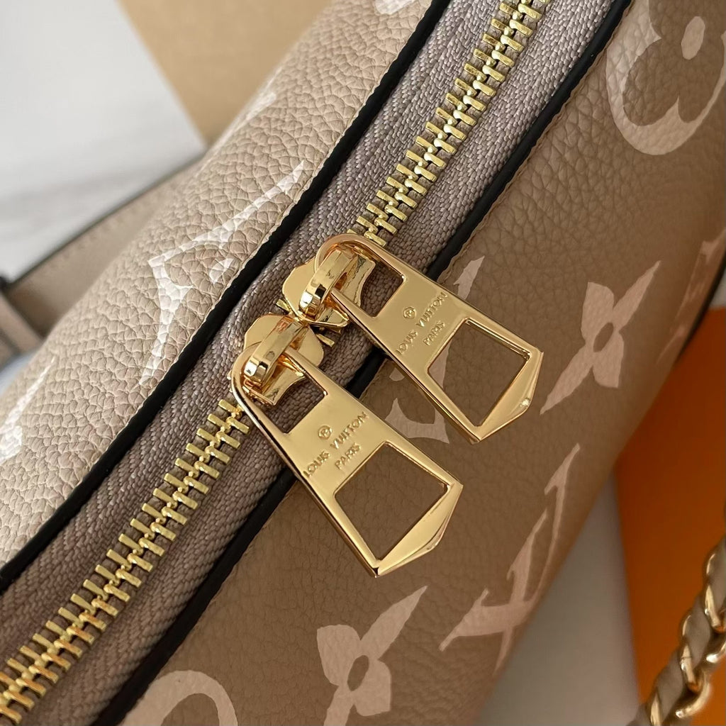 B1R76E01 Popular leather bag