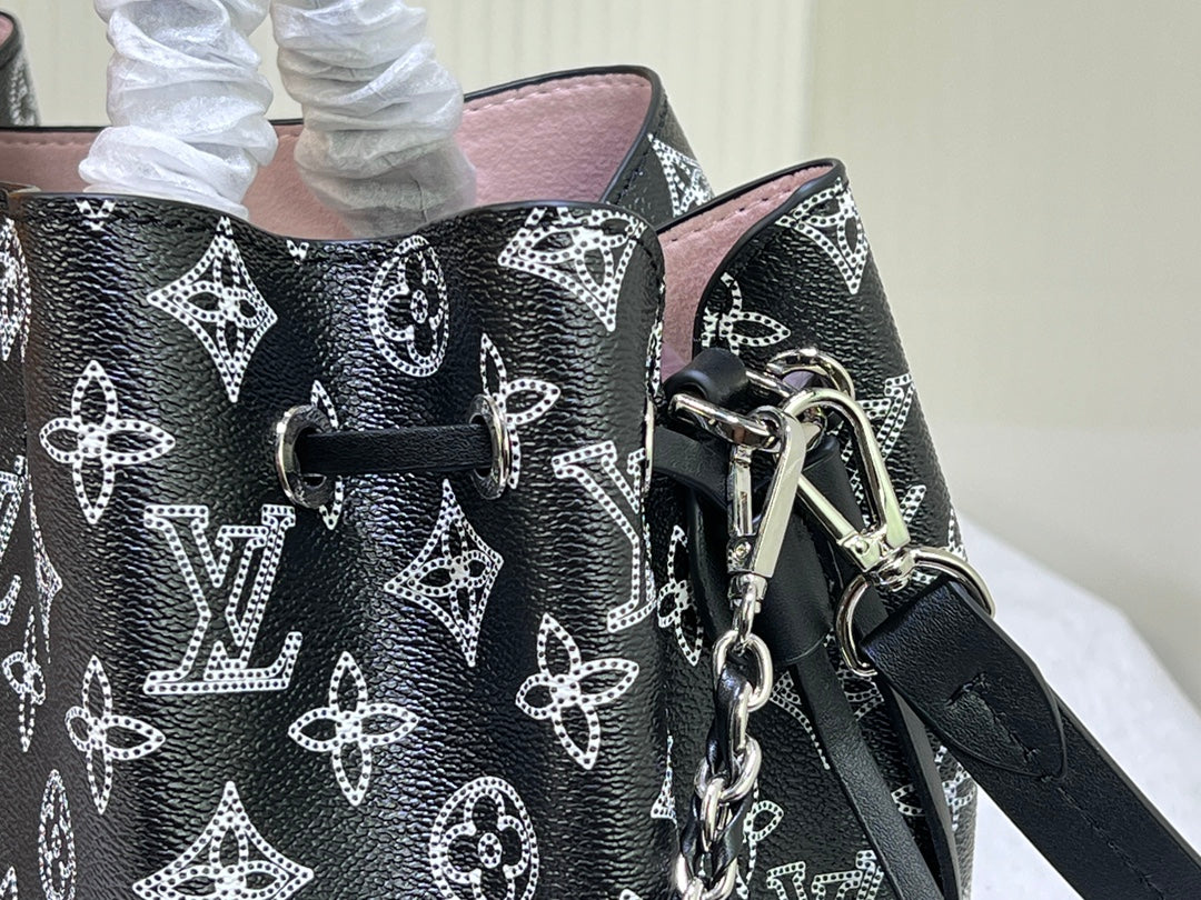 B1N55E40 Popular  eather bag