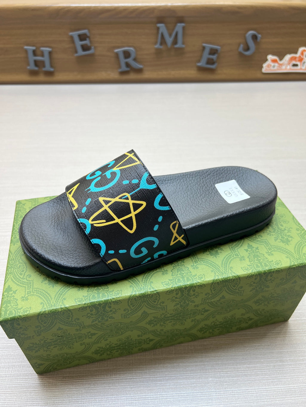 Z5X76B3 Popular slippers