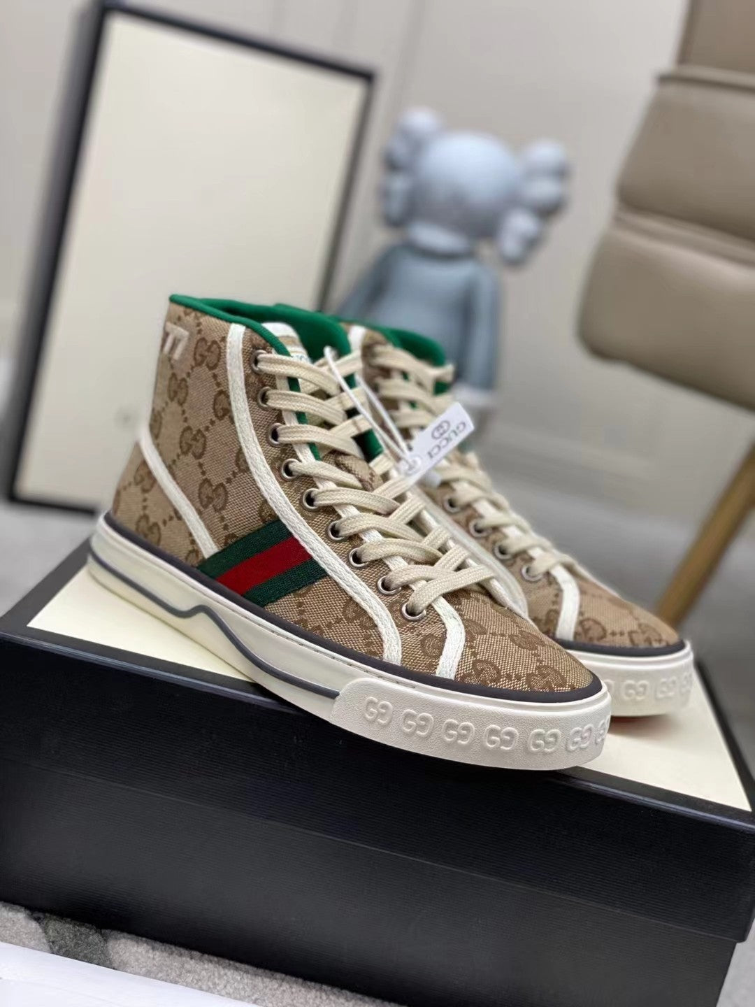 Z2YB47 Popular shoes