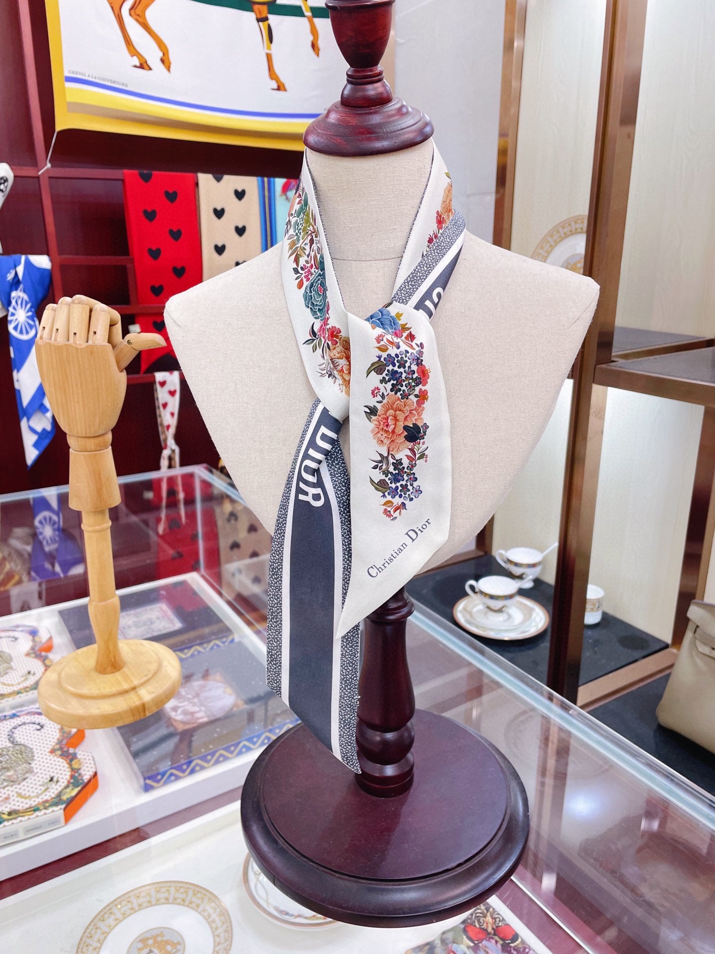 W1N46D45 Popular Silk Scarve