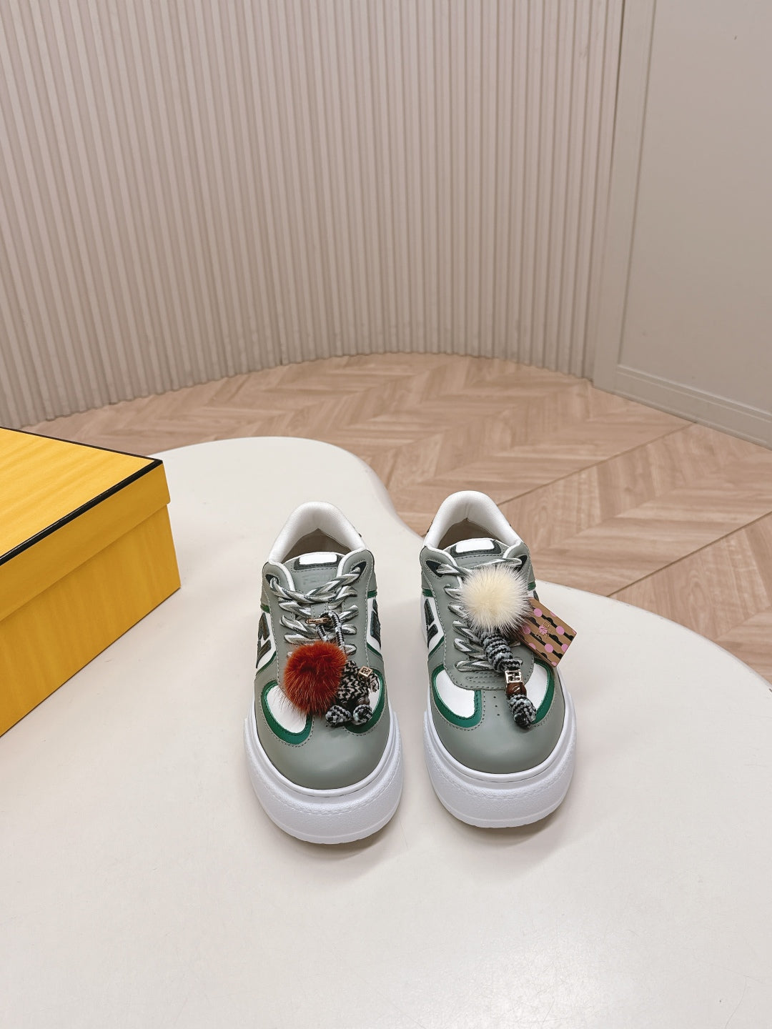 Z2Q105F417 Popular high-quality Shoes