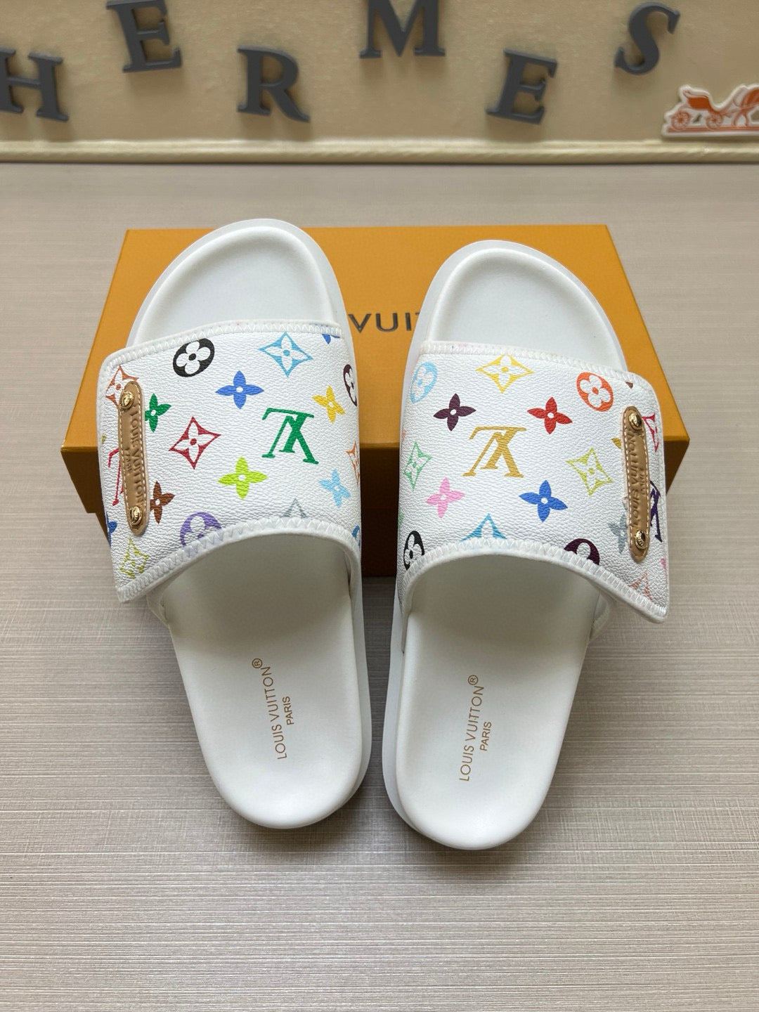 Z5N75E6  Popular Slippers