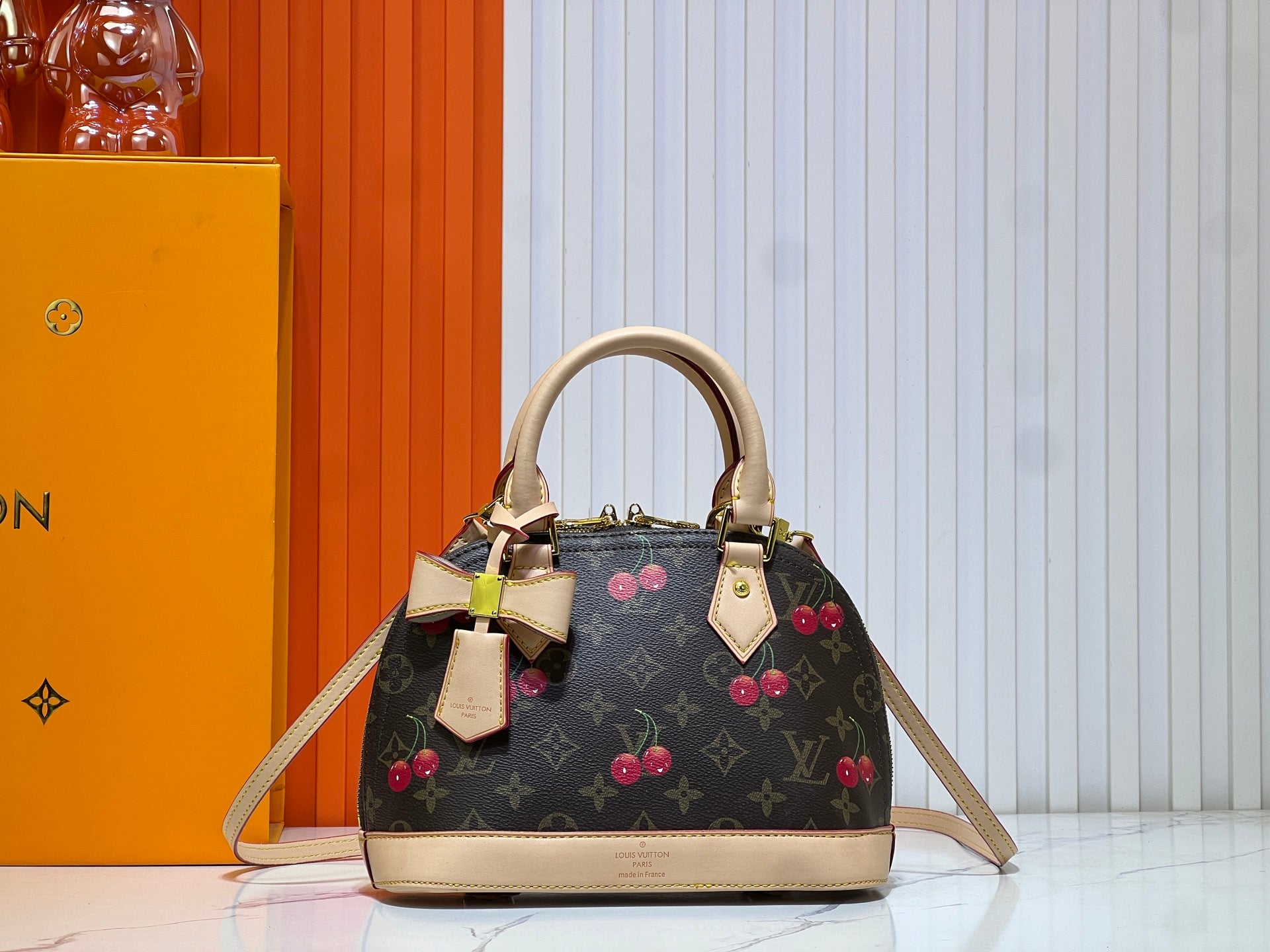 B1P46E85 Popular leather bag
