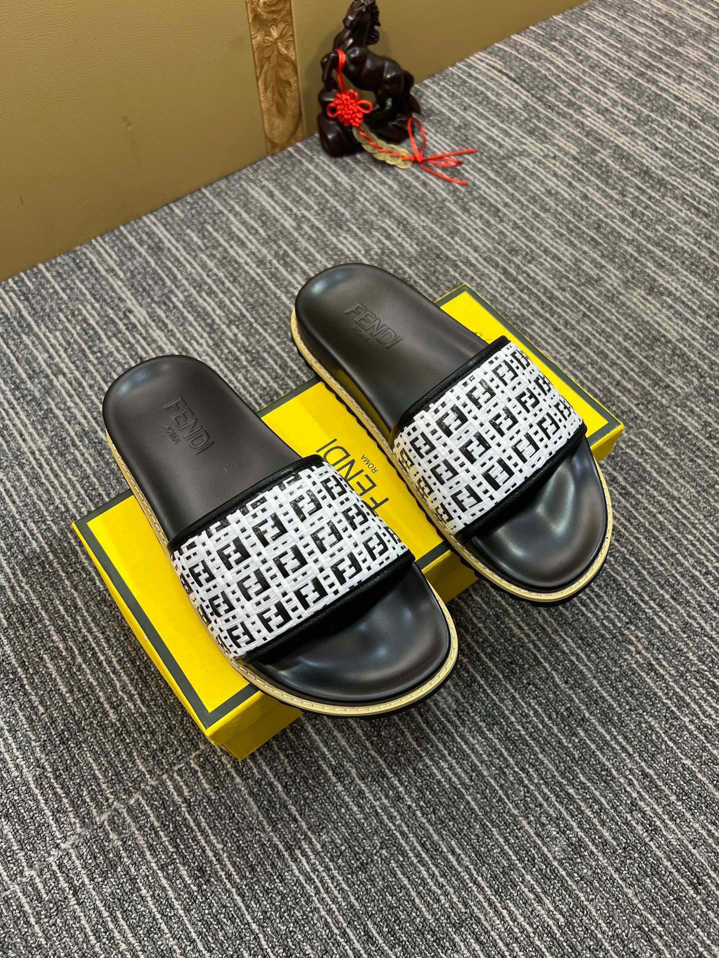 Z5XF104 Popular Slippers