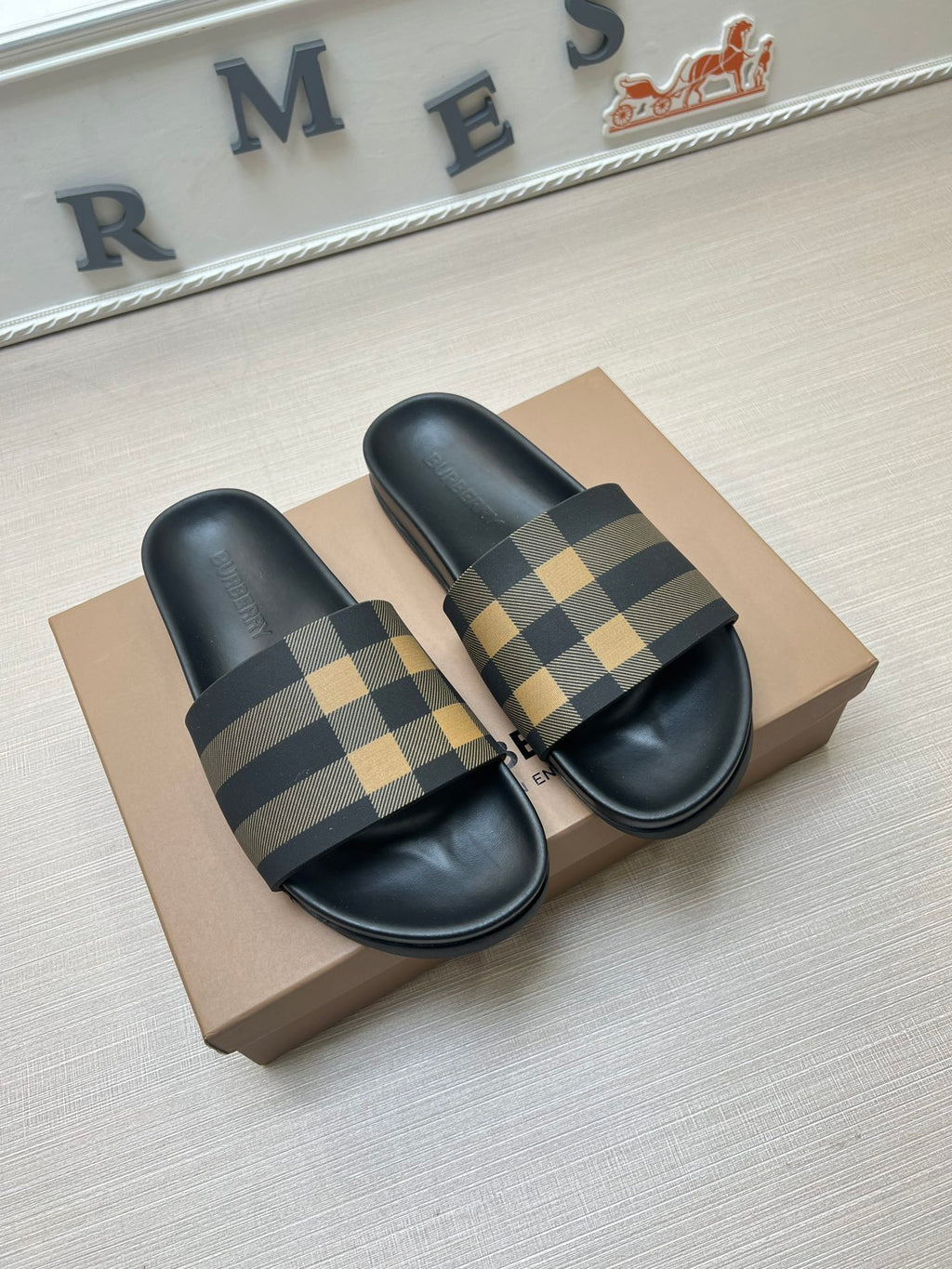 Z5ZR119 Popular slippers
