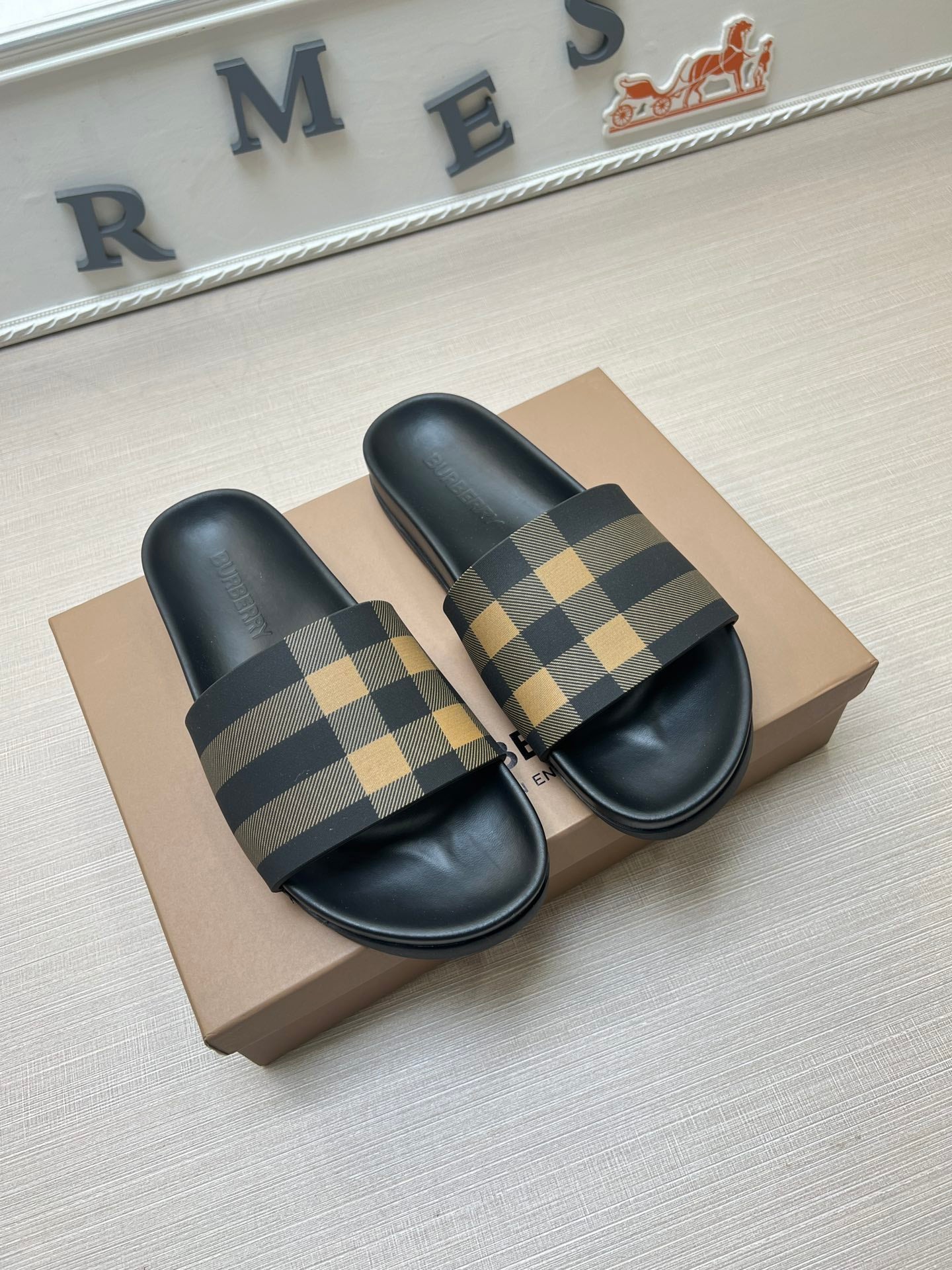 Z5ZR119 Popular slippers