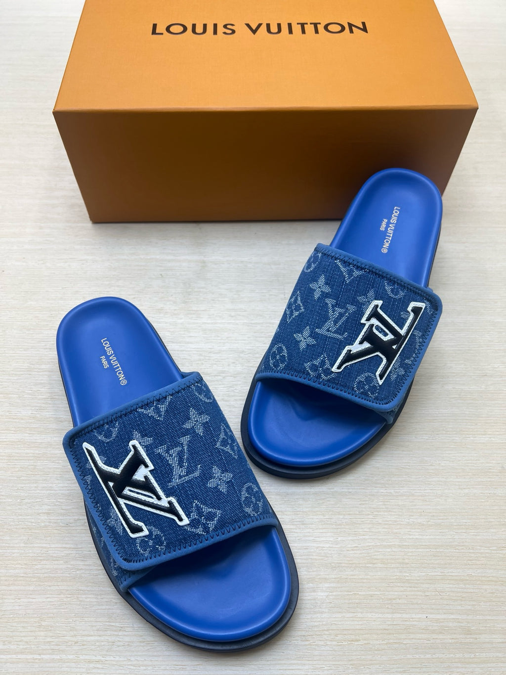 Z5R66E21 Popular  Slippers