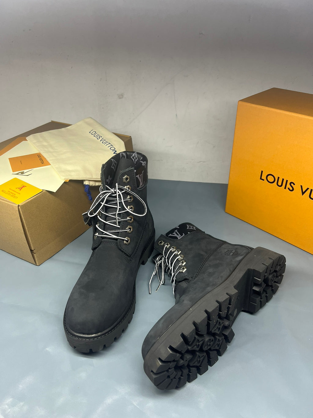 Z2Q105E383 Popular high-quality leather Boots