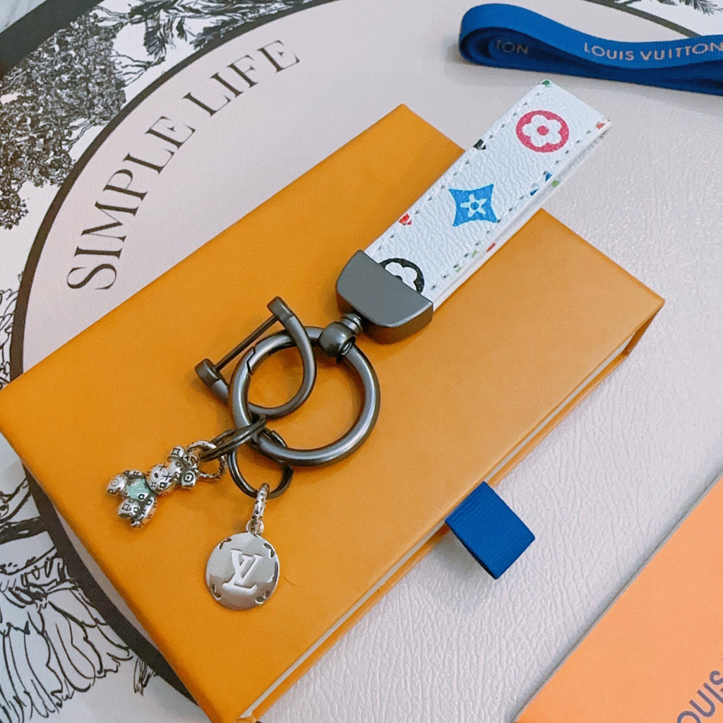 A1Z105E66 Popular bag 's charms accessories