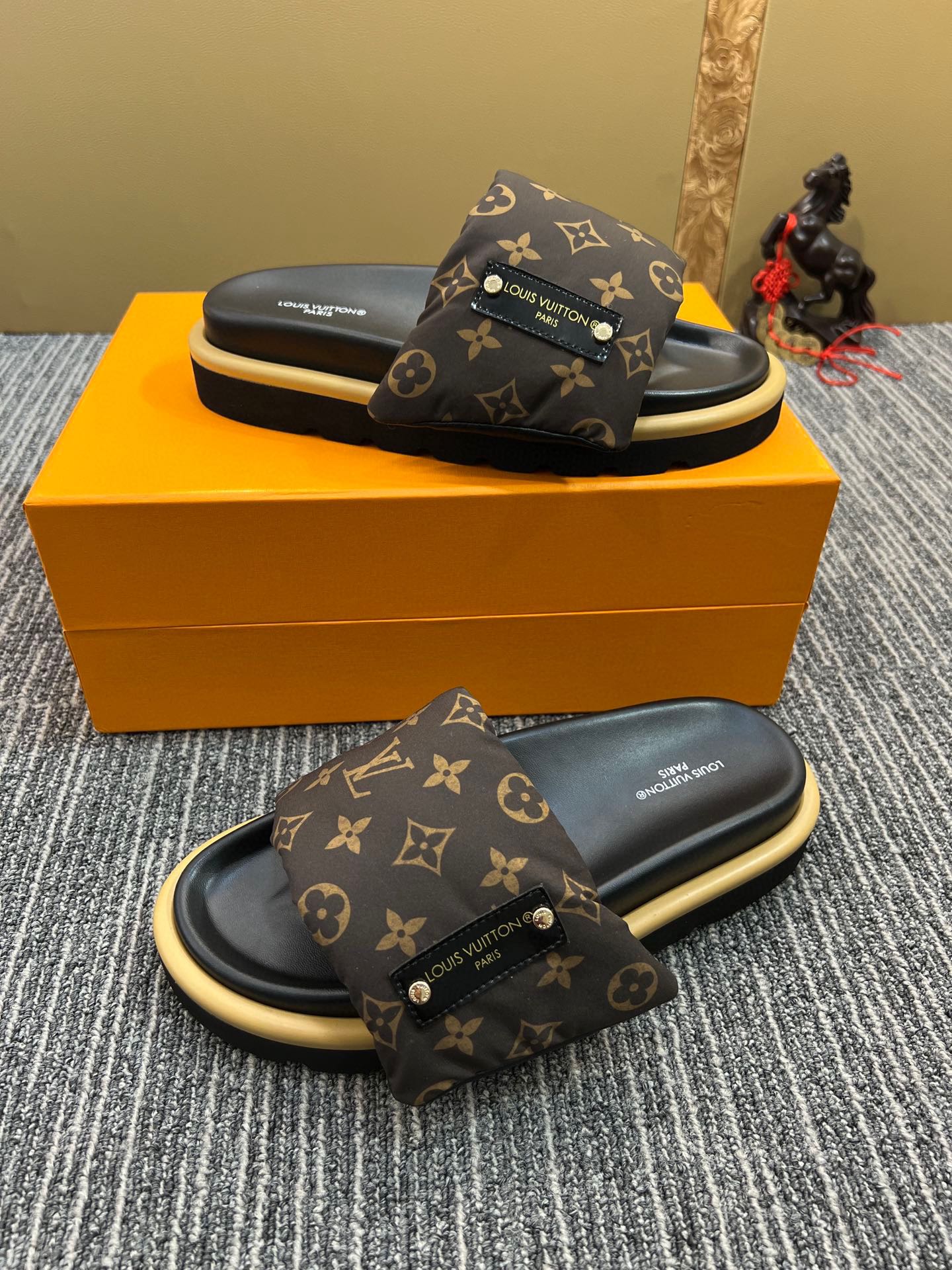 Z5XE118 Popular leather quality Slippers