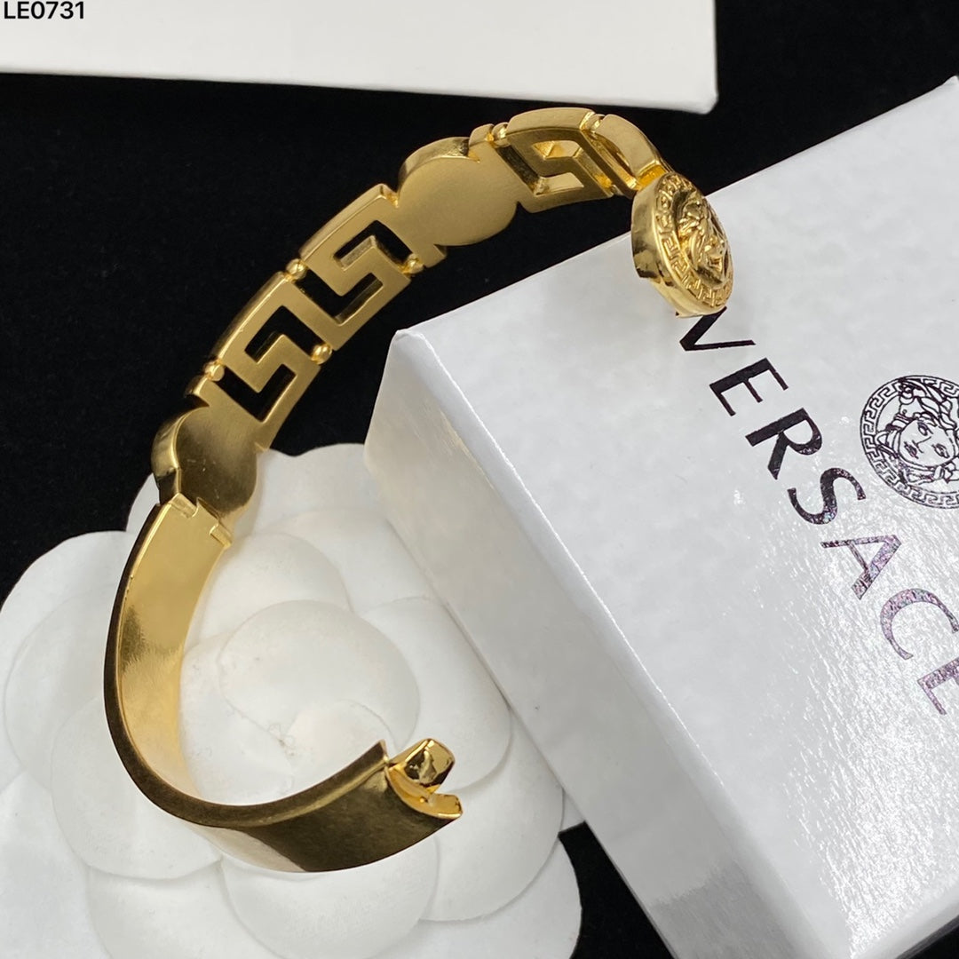X1B82V197K  Popular Bracelets