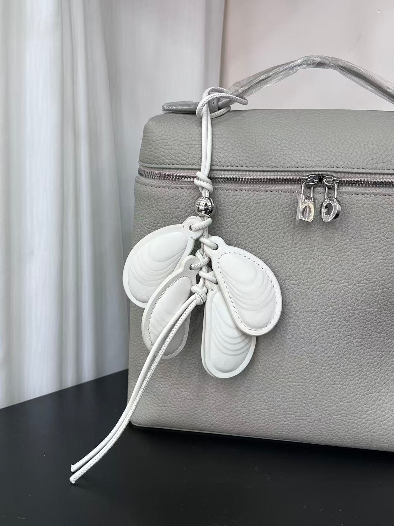 A1R76A87 Popular bag 's charms accessories