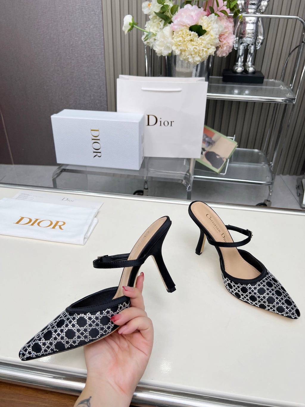 Z2Q95D117 Popular high-quality leather  High heels