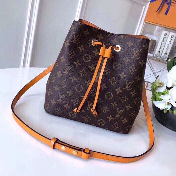 B1P20E81 Popular  leather bag 