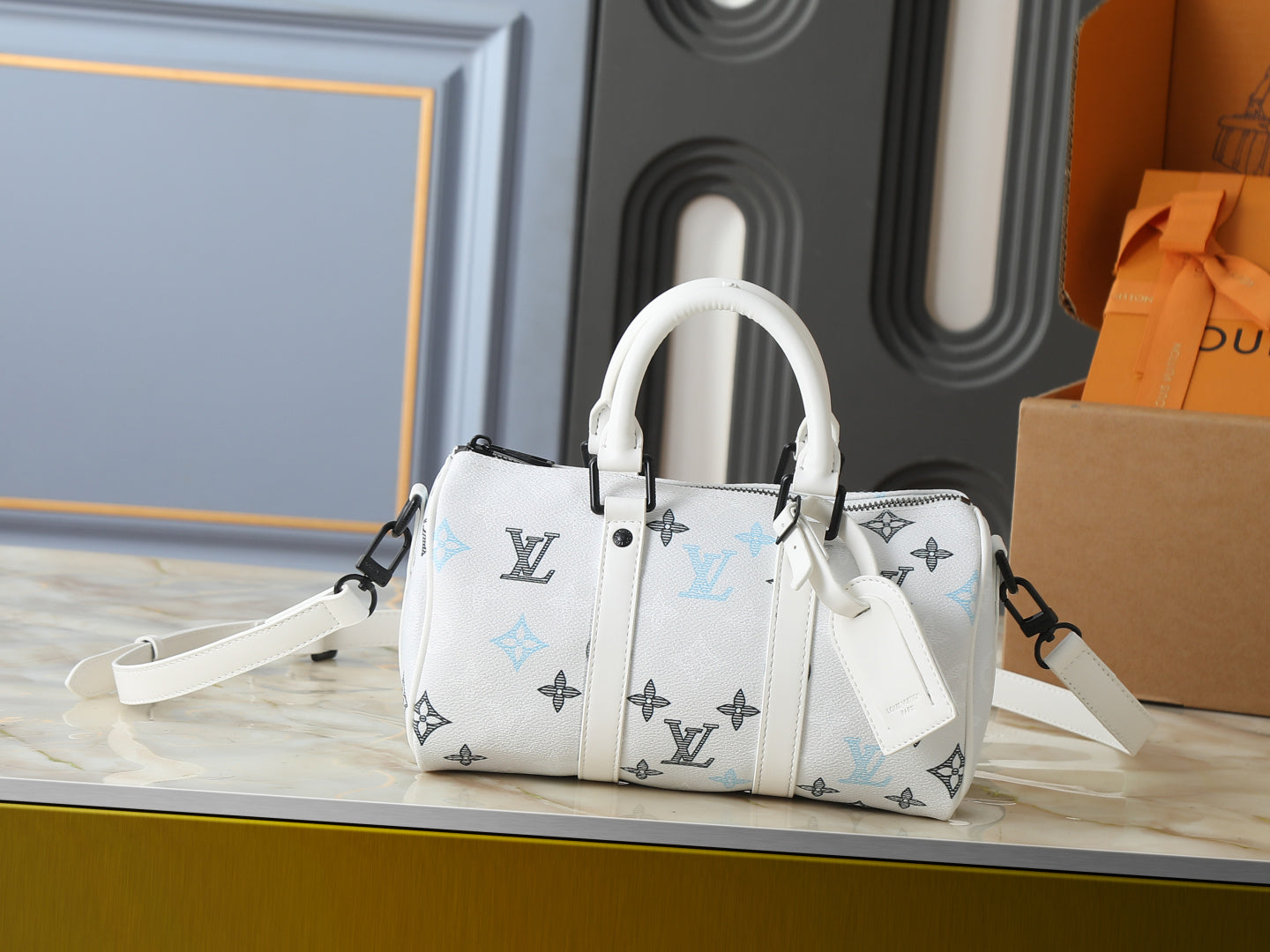 B1R76E50 Popular leather bag