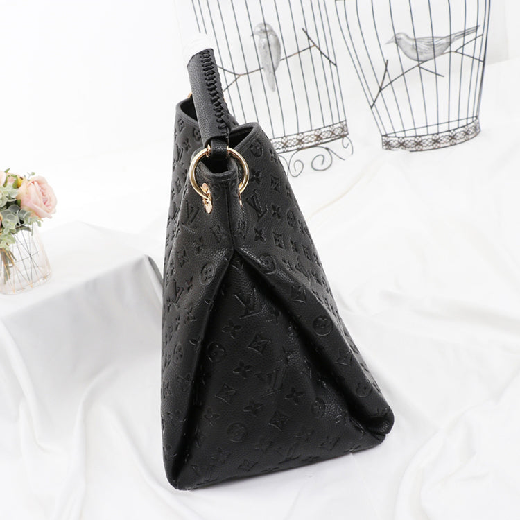 B1X31E23 Popular  leather bag 