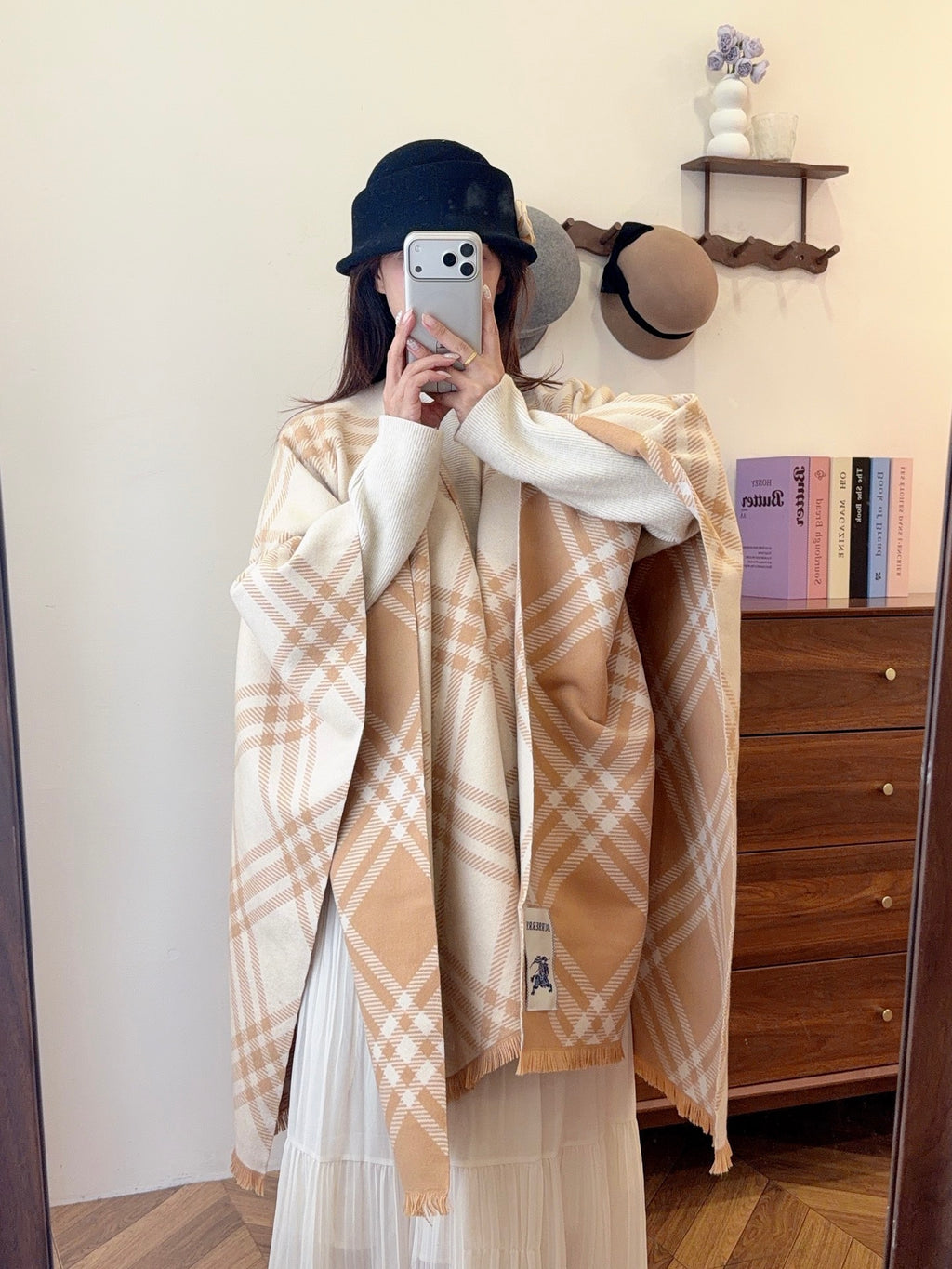 W1R86R47 Popular cape