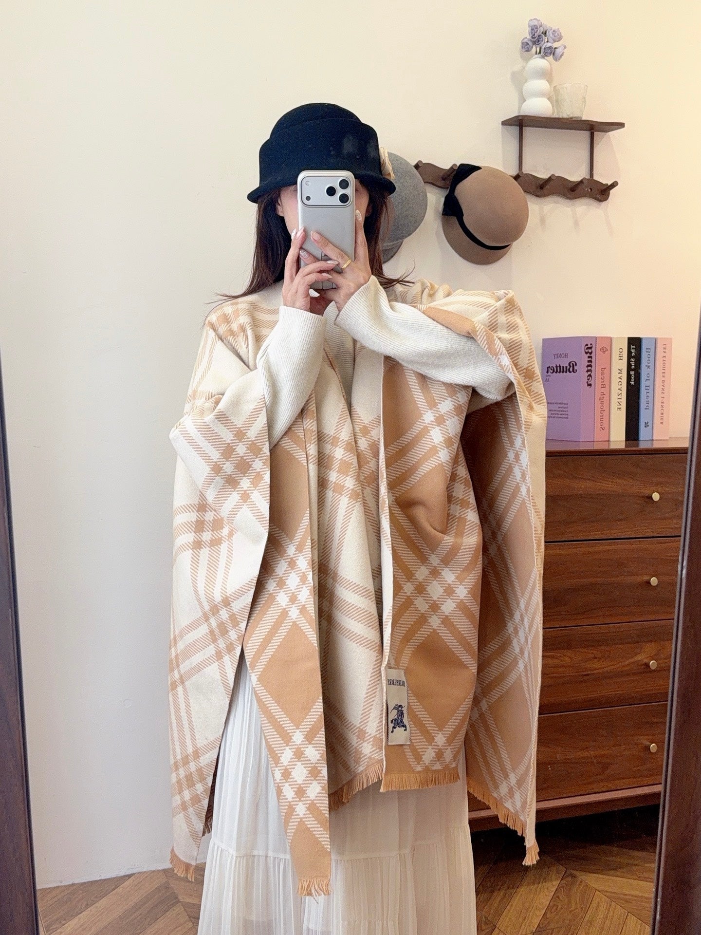 W1R86R47 Popular cape