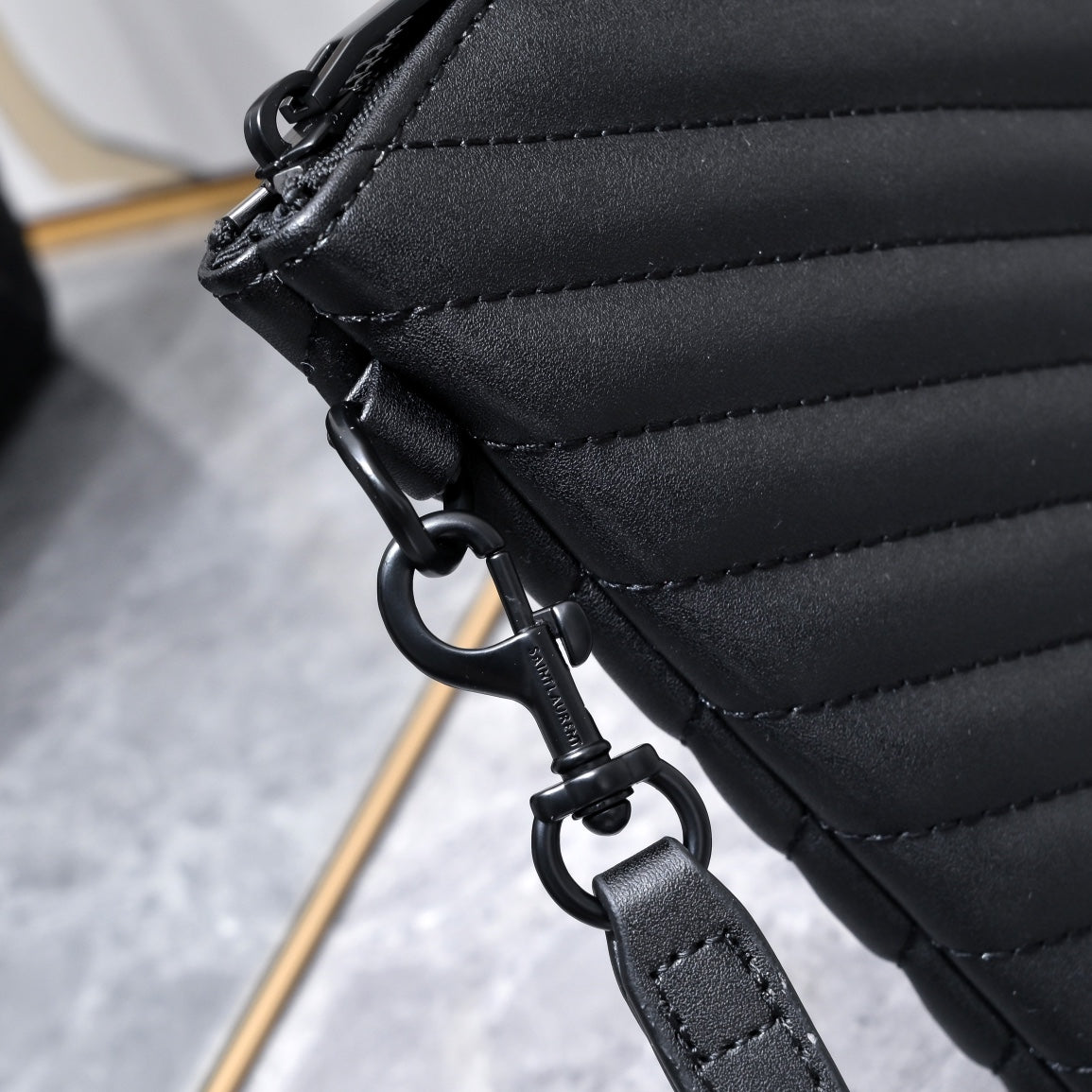 B1X56SL28 Popular leather bag