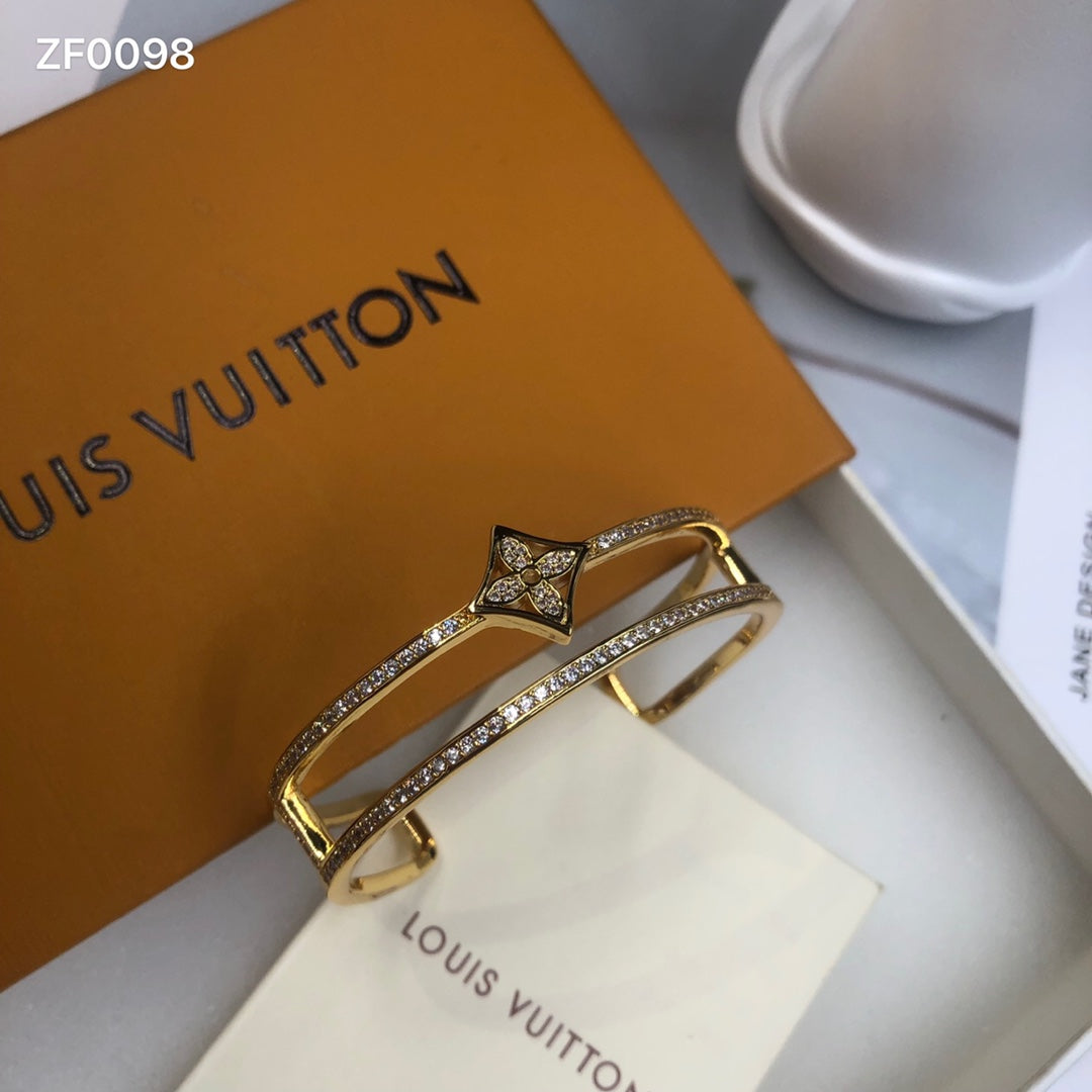 X1Y93E348K  Popular Bracelets