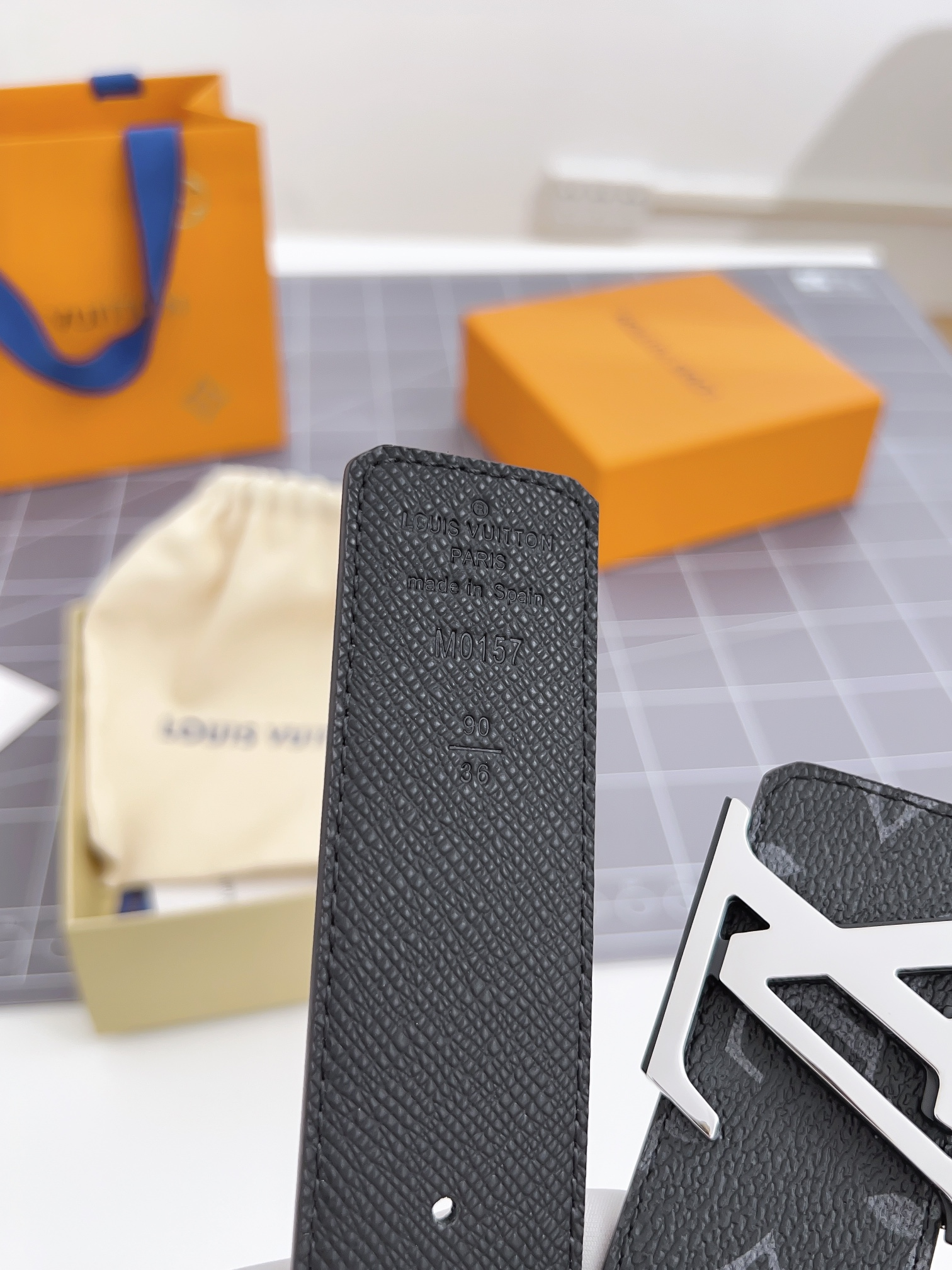 P1X65E1 Popular  high-quality  leather belt