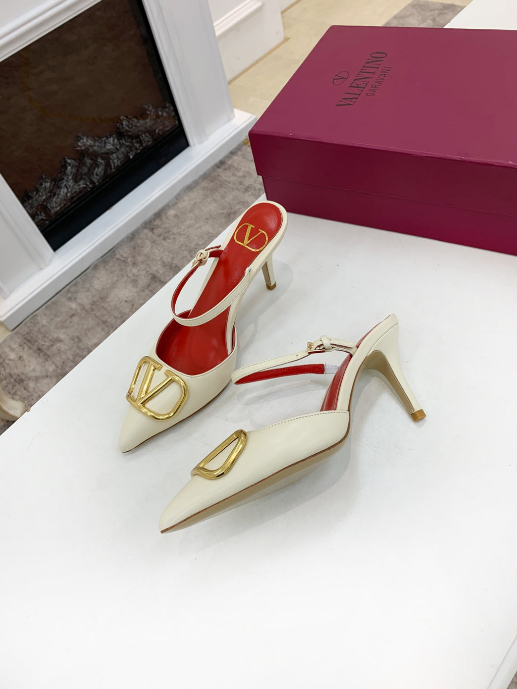 Z2YVL28 Popular leather  High heels
