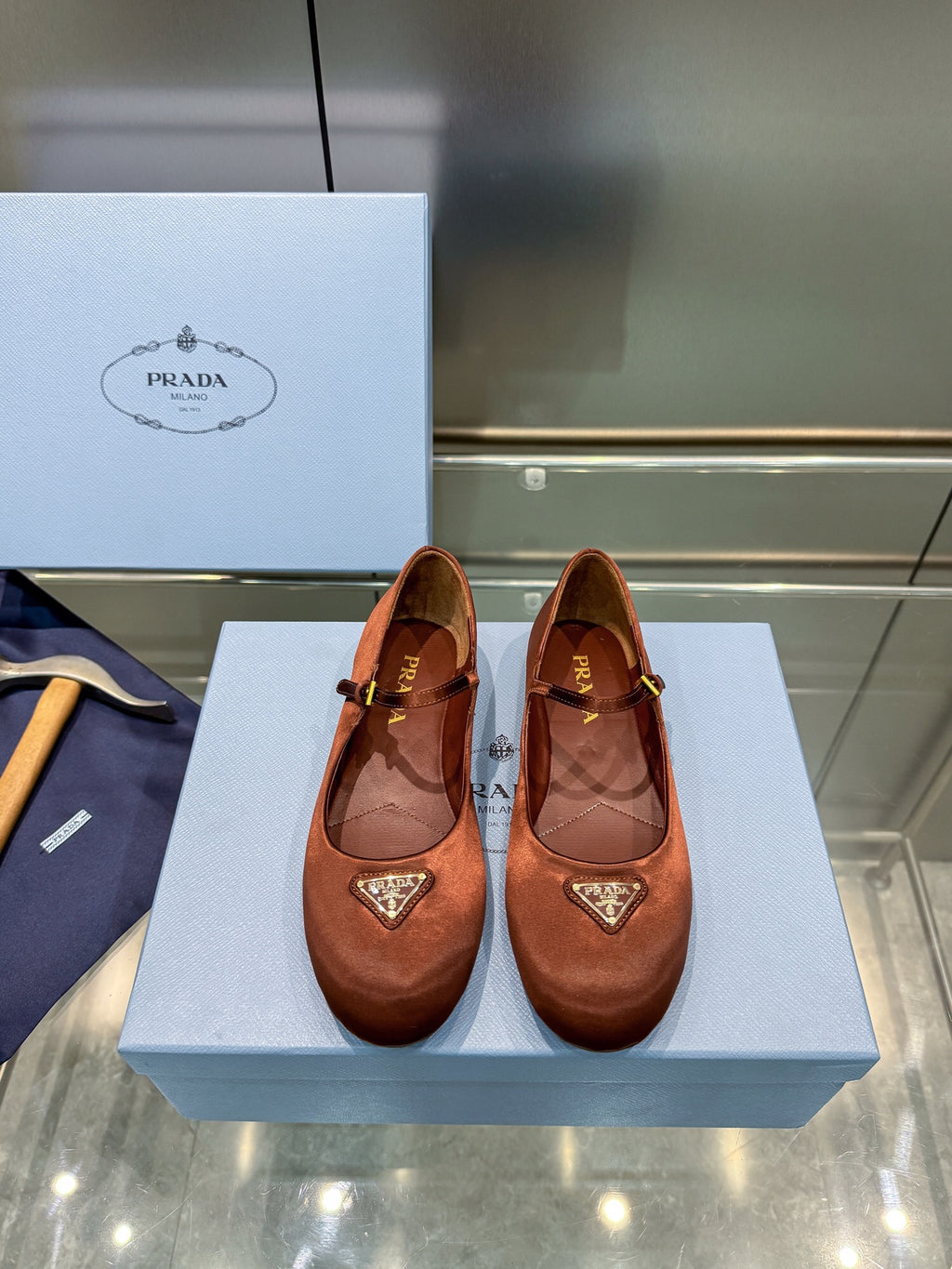 Z2Q105P381 Popular high-quality Shoes