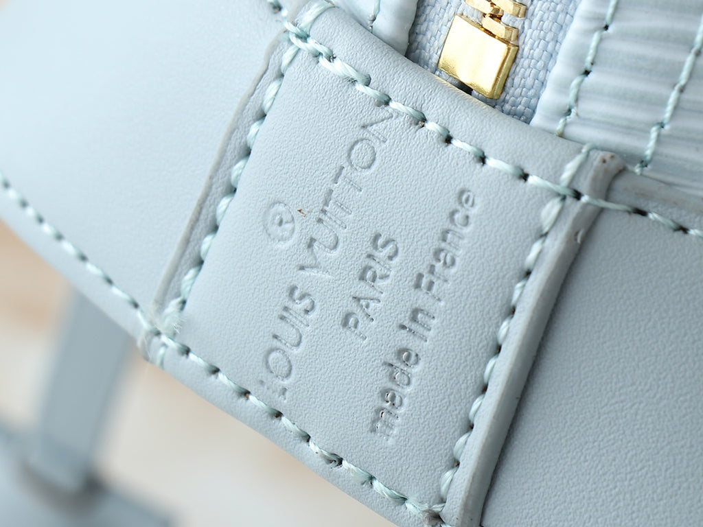 B1P46E103 Popular leather bag