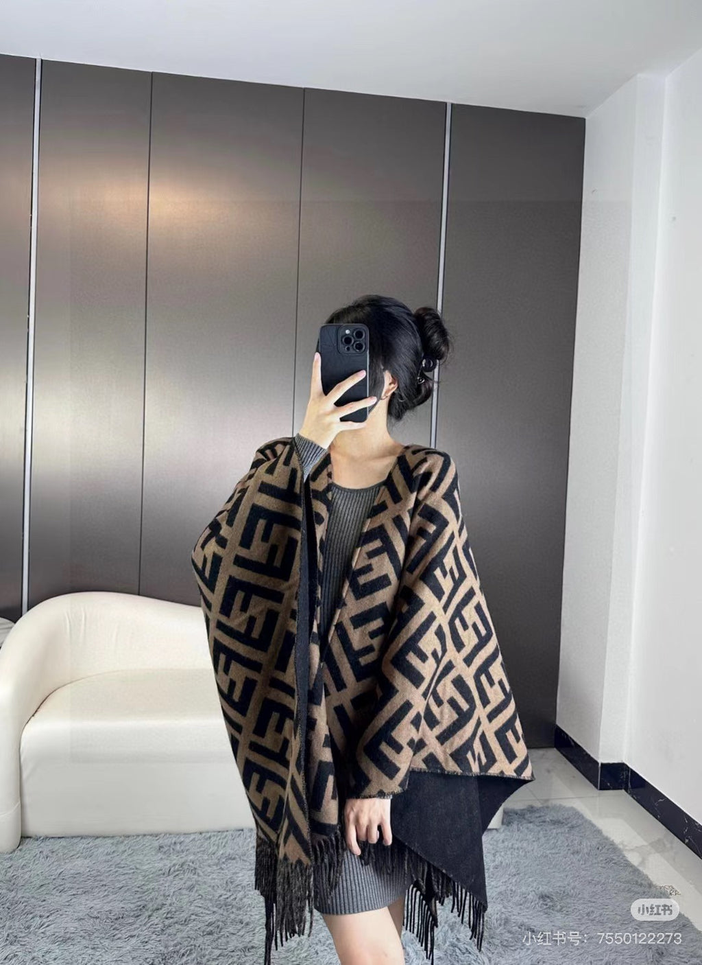W1R86F19 Popular cape