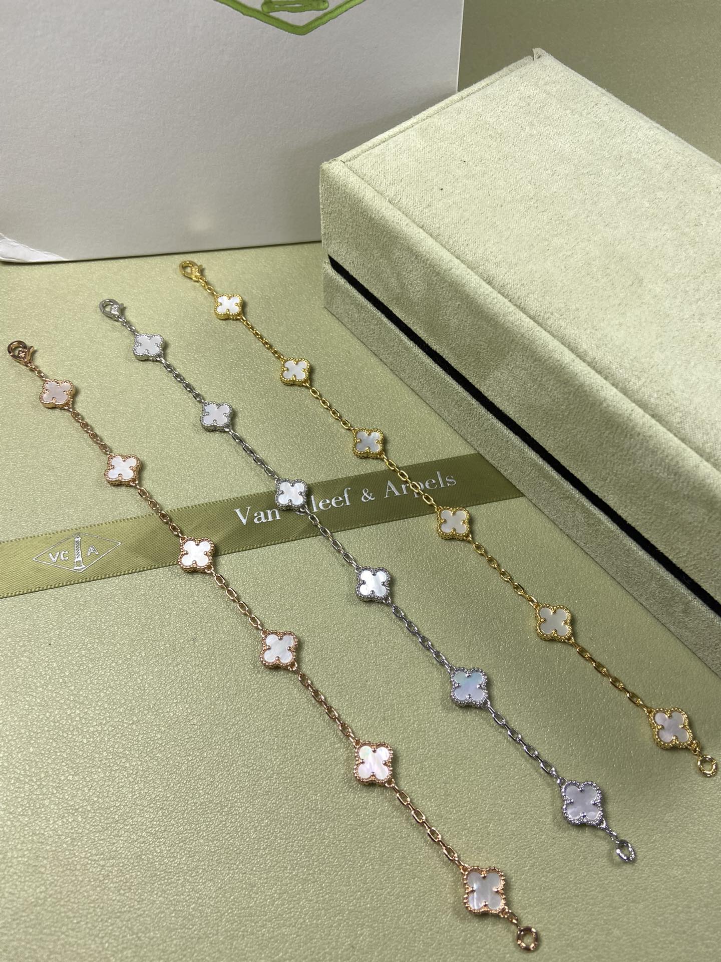 X5X94VA183K  Popular bracelets 6 flowers mini size 0.9cm flower