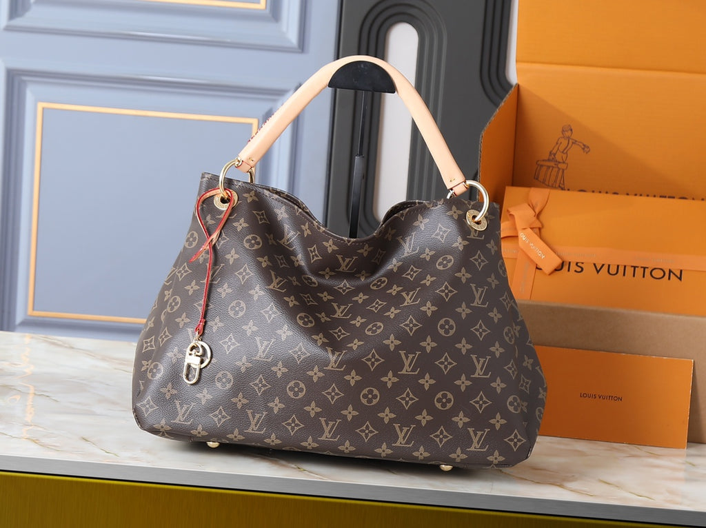 B1P46E65 Popular leather bag
