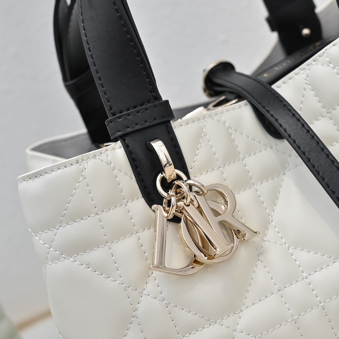 B1R76D40 Popular leather bag